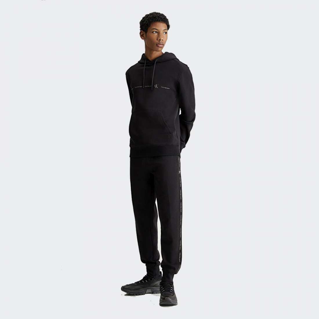 J30J325494-BEH_CKBLACK