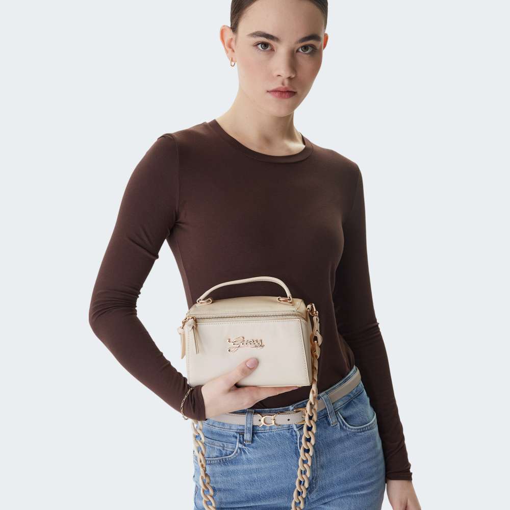 MALA GUESS CAMERA