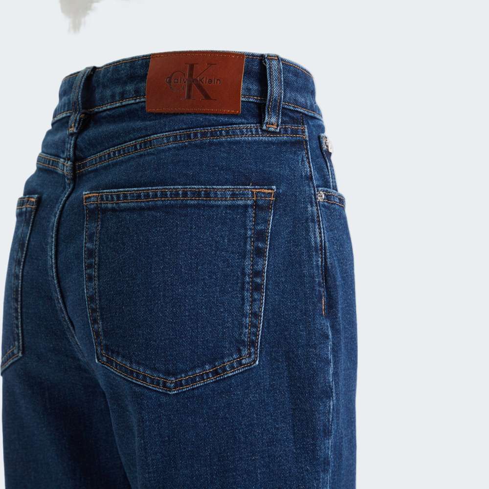 CALÇAS CALVIN KLEIN MOM JEAN PACIFICO