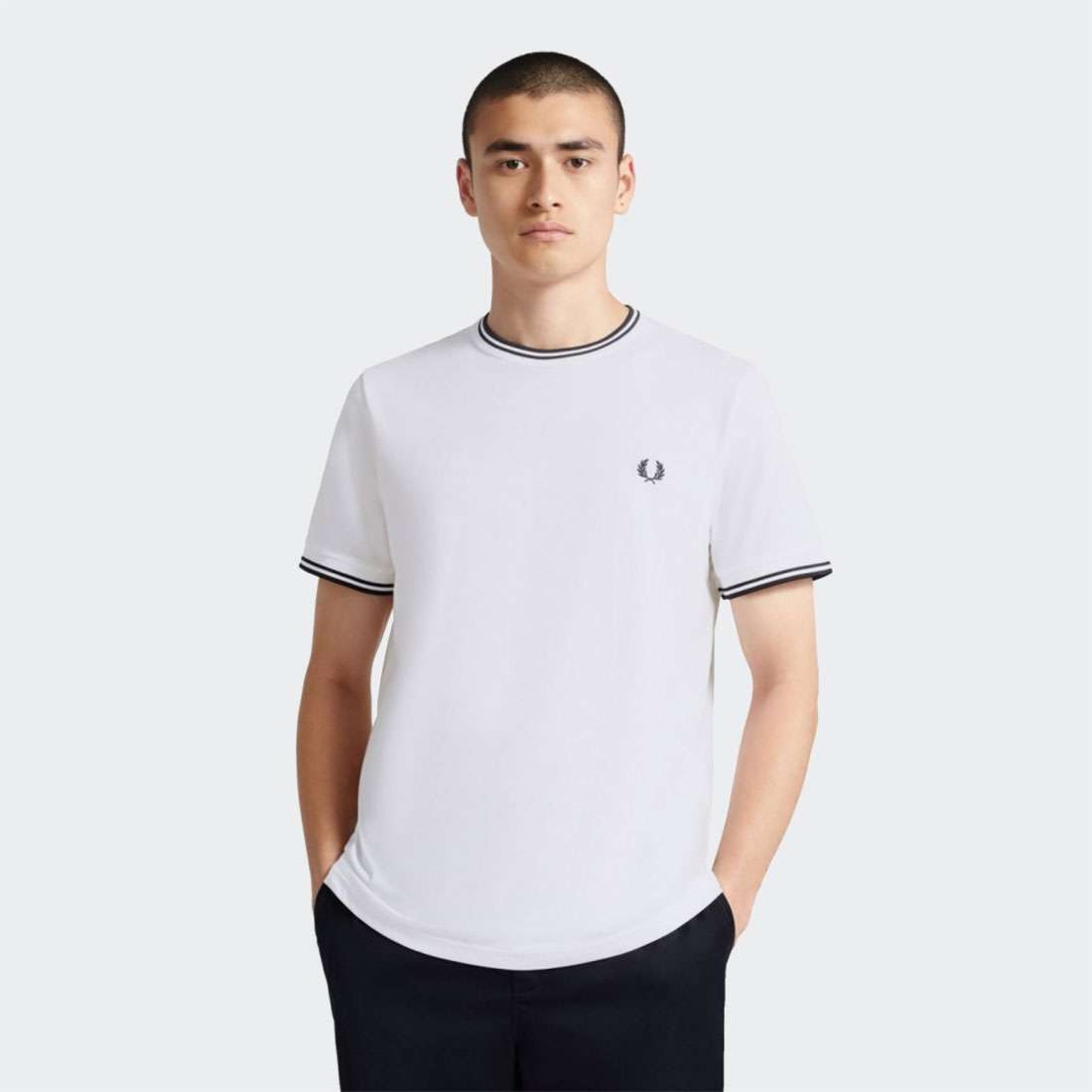 TSHIRT FRED PERRY COM BORDA DUPLA WHITE