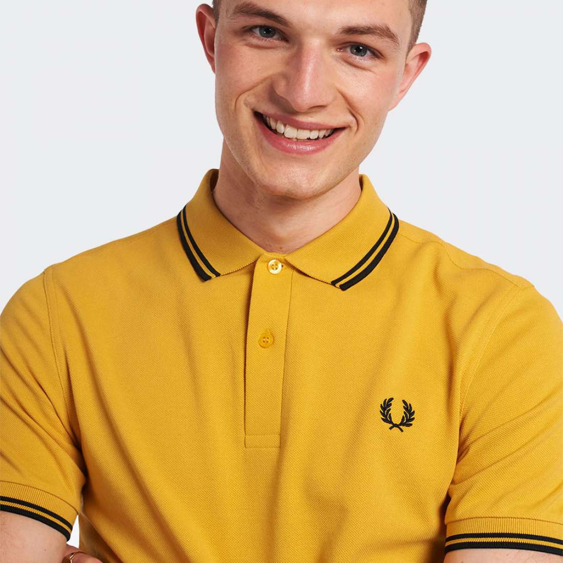 POLO FRED PERRY M3600 GOLD/BLK/BLK