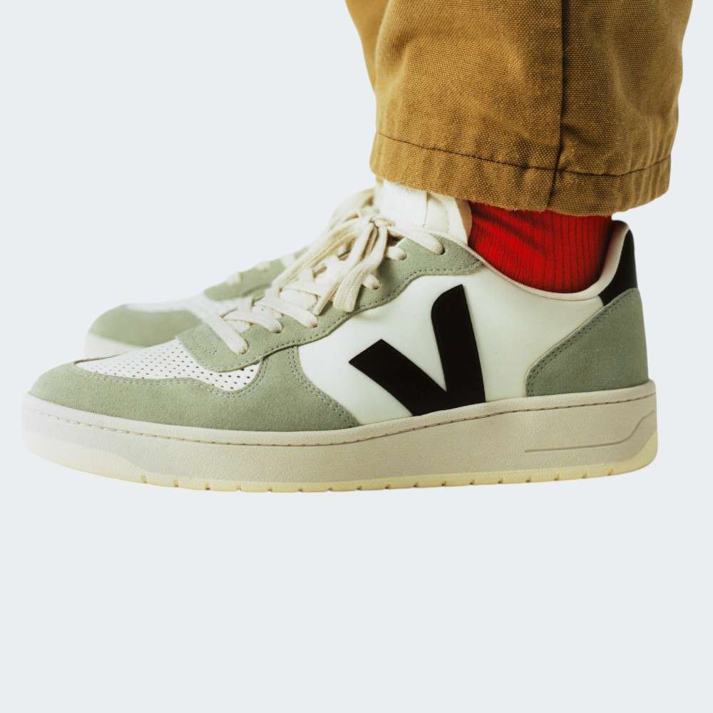 VEJA V-10 LEATHER BLACK/CLAY