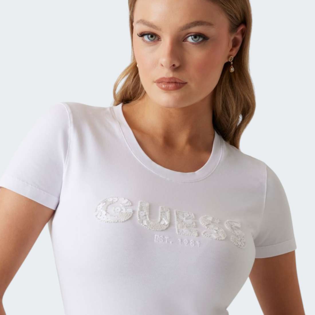 T-SHIRT GUESS CN SS LOGO SEGQUINS G011