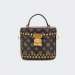 MALA GUESS FYNNA MINI CANNISTER MOCHA LOGO/MERLOT